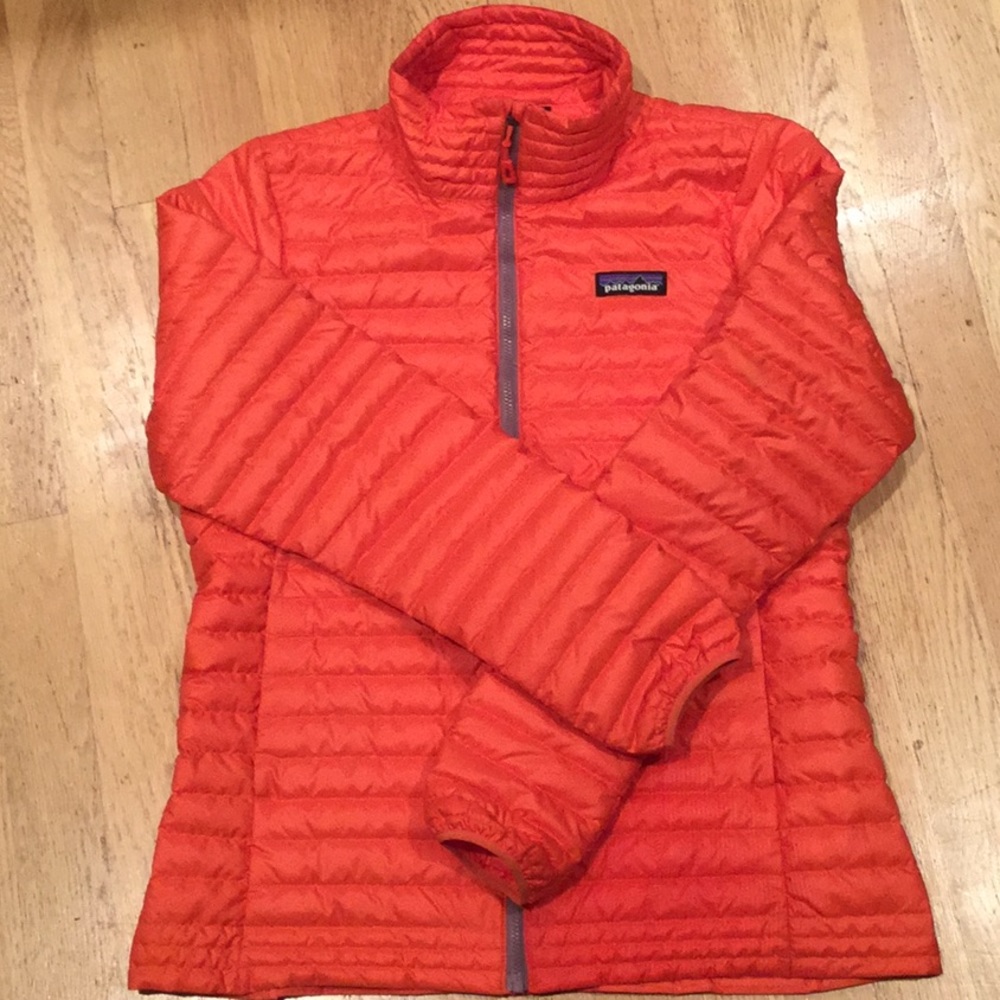 Patagonia, women’s SMALL, lightweight down jacket